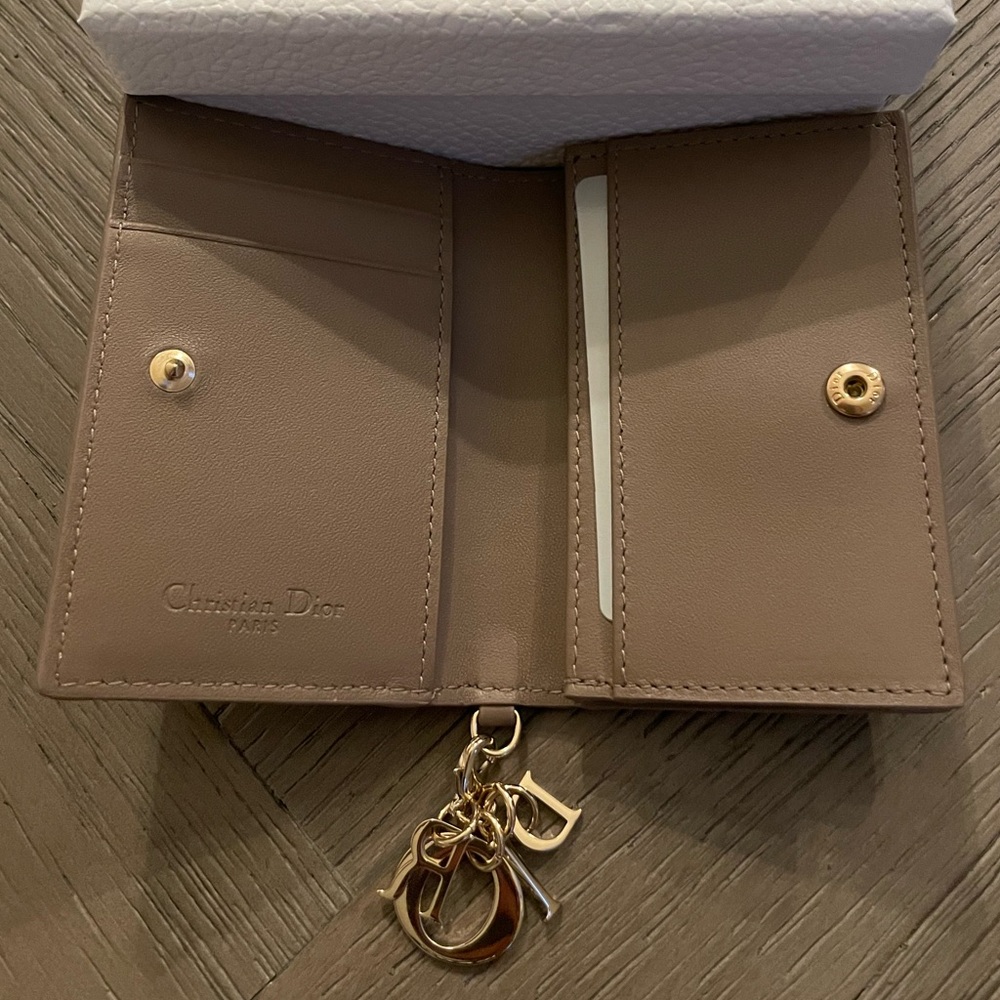 Lady Dior Flap Card Holder, warm taupe - Picture 4 of 5